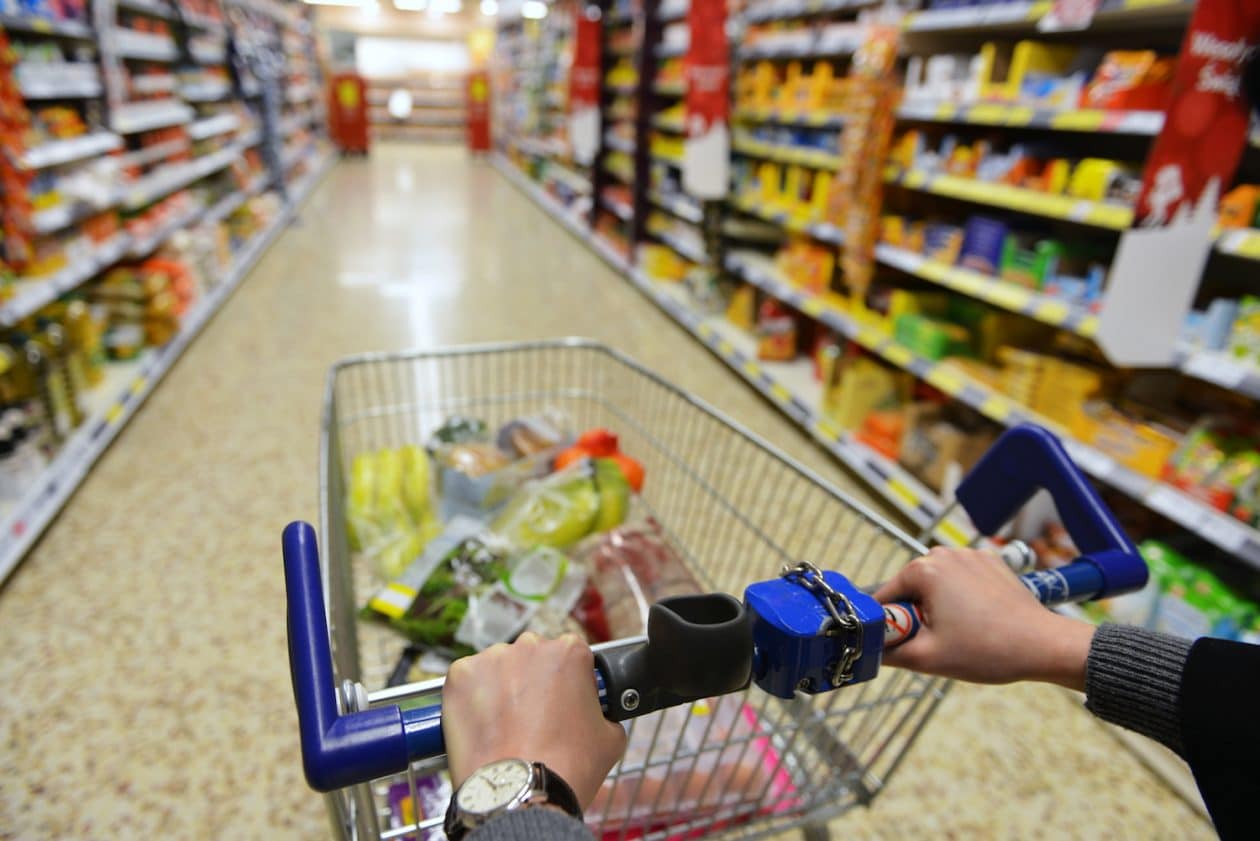 Rede de supermercados brasileira adiciona criptomoeda como uma opção de pagamento