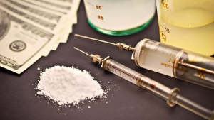 Homem é condenado a 10 anos de prisão por vender drogas na Dark Web em troca de Bitcoin