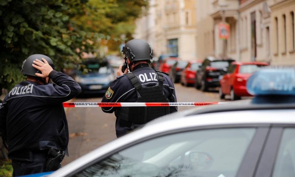 Polícia alemã investiga transferência de bitcoin para assassino da Sinagoga