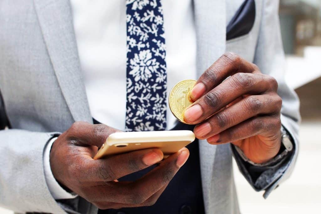 Watchdog emite aviso sobre anúncios falsos de criptomoedas endossados por celebridades