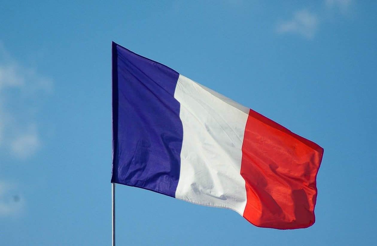 França aprova novas medidas de criptomoeda para combater transações anônimas