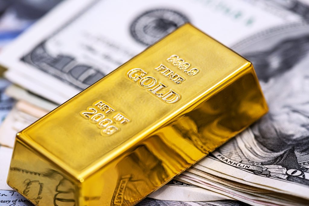 Ouro cai e Bitcoin sobe