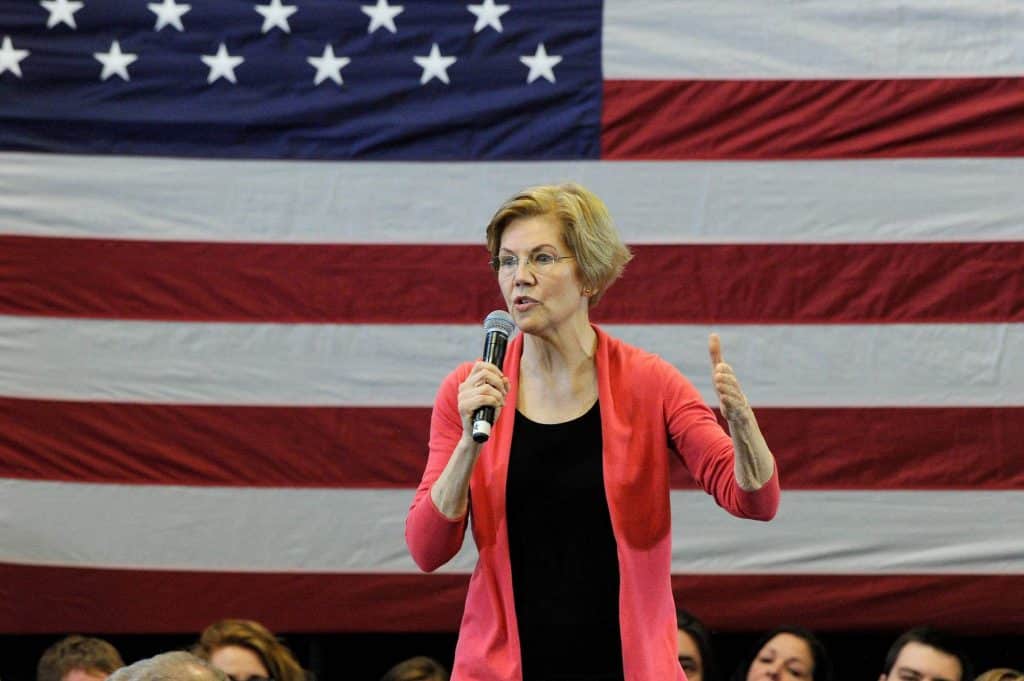 Durante entrevista, Warren diz que bitcoin vai "acabar mal"