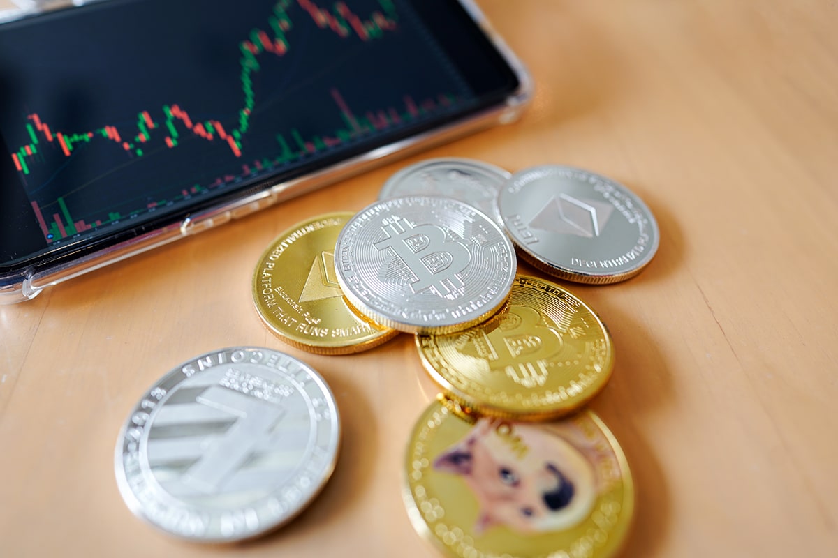 FMI alerta: maior volatilidade para criptomoedas em breve