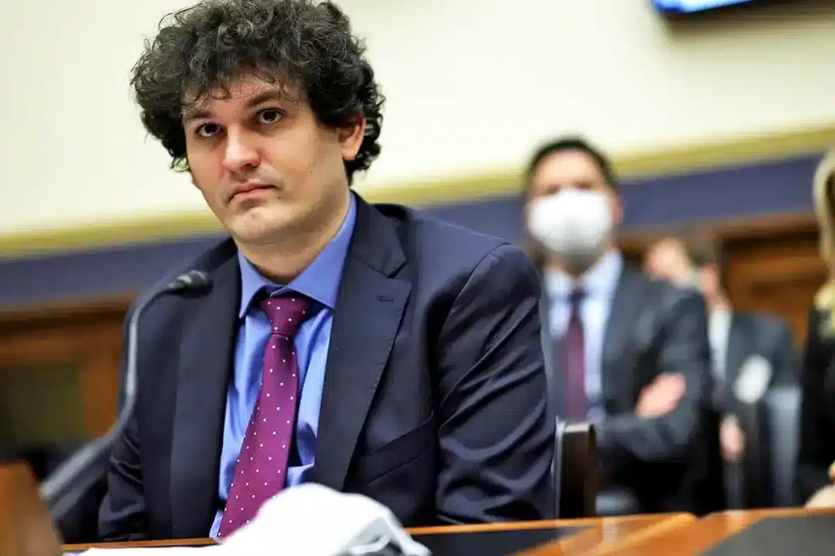 Sam Bankman-Fried diz a equipe que está profundamente arrependido pelo colapso da FTX