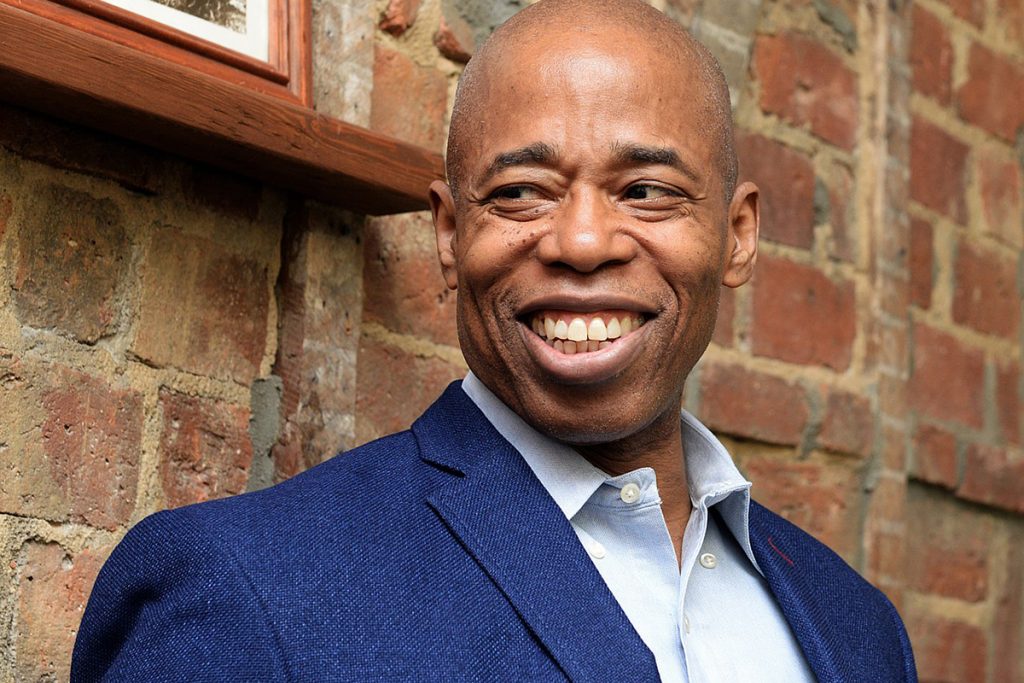 Prefeito de Nova York mantém promessa de Bitcoin