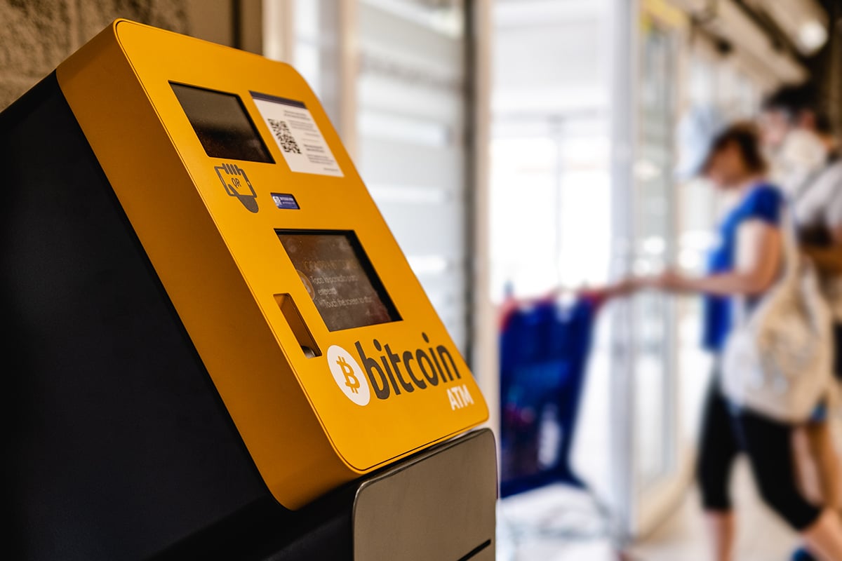 Governo toma medidas contra ATMs Bitcoin ilegais