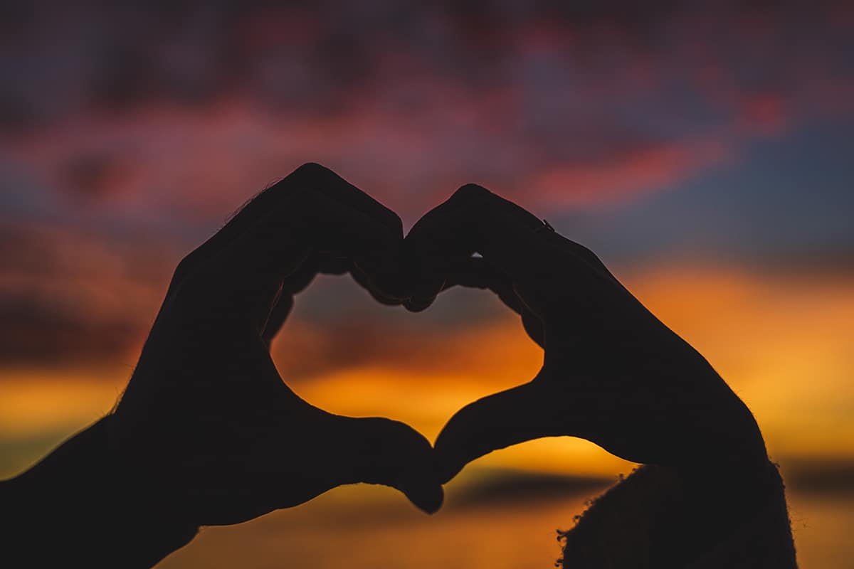 Homem usa IA para namorar 5.239 mulheres