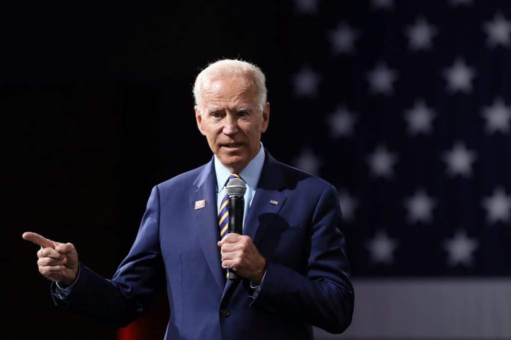 Biden toma medidas para proteger o público dos riscos da IA