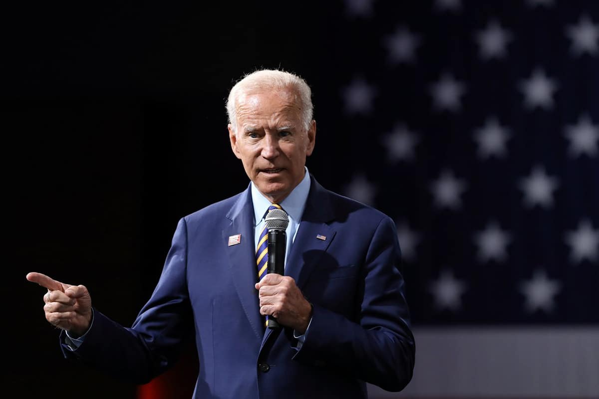 Biden toma medidas para proteger o público dos riscos da IA