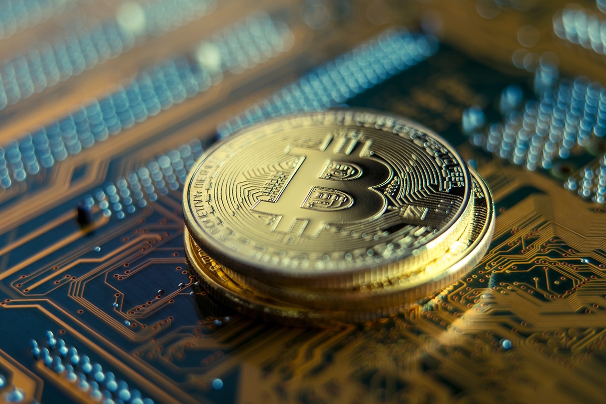 Pós-halving: receita de mineração de Bitcoin atinge baixa