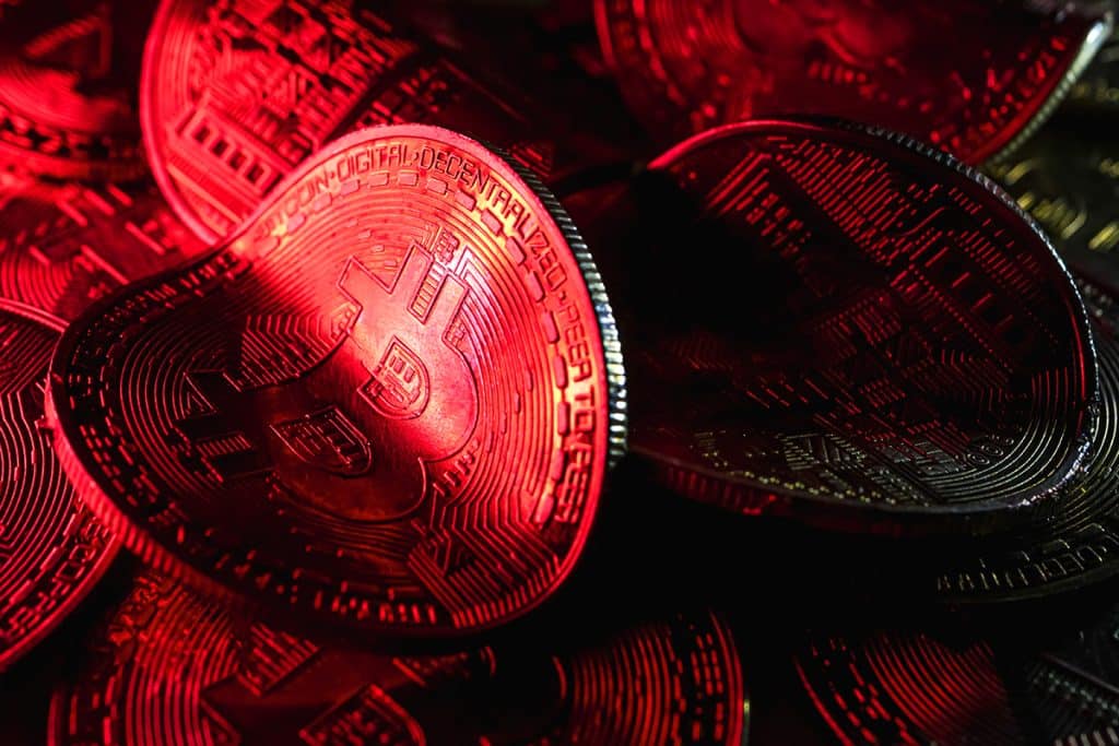 Bitcoin no limite enquanto a economia está de mal a pior