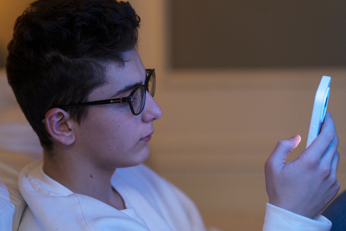 Mãe de adolescente alega que IA levou seu filho à morte