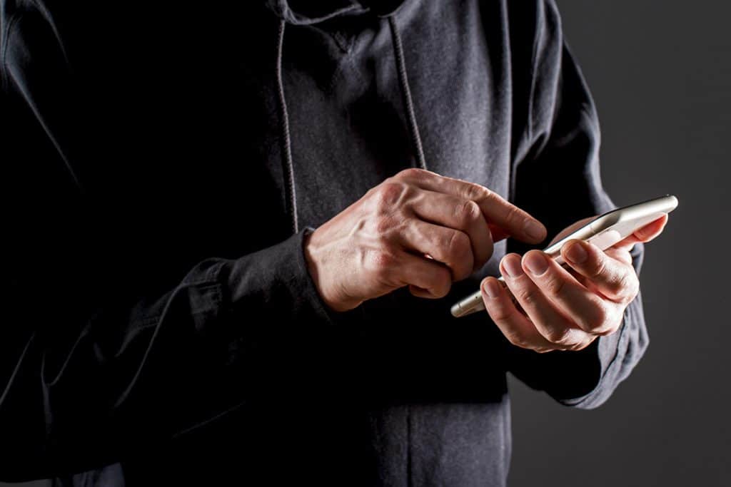 Homem se passa por Uber e rouba US$300 mil em criptomoedas