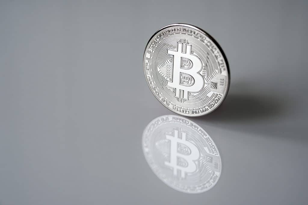 Bitcoin pode chegar a US$700 mil