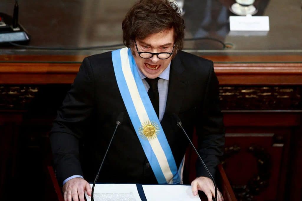 57% dos argentinos não confiam no presidente Milei