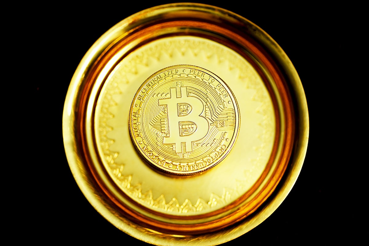 Bitcoin mostra força durante a crise do mercado