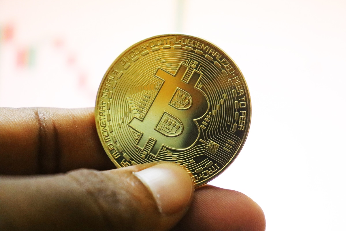 Bitcoin atinge nova máxima histórica acima de US$112 mil