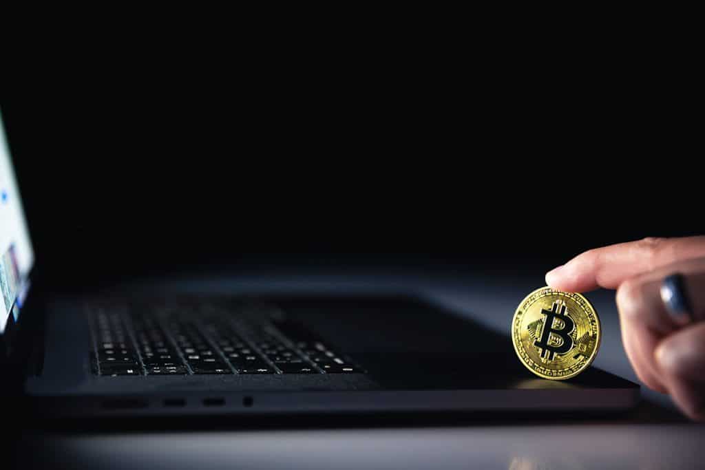 Bitcoin estagnado enquanto OGs buscam Wall Street