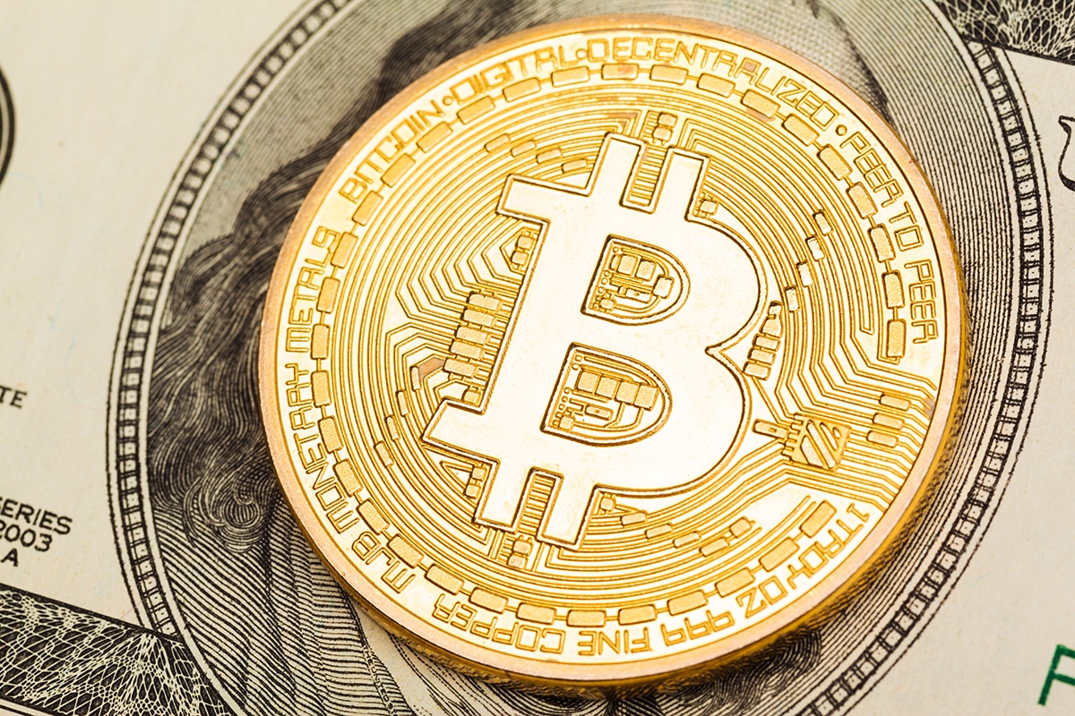 Bitcoin atinge máxima histórica e dólar caminha para o pior ano desde 1973
