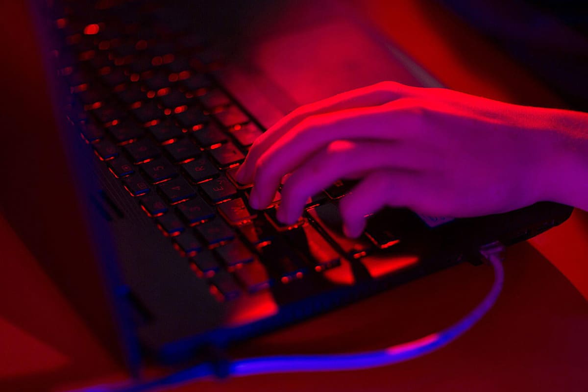 Governos estão realizando espionagem em massa com IA