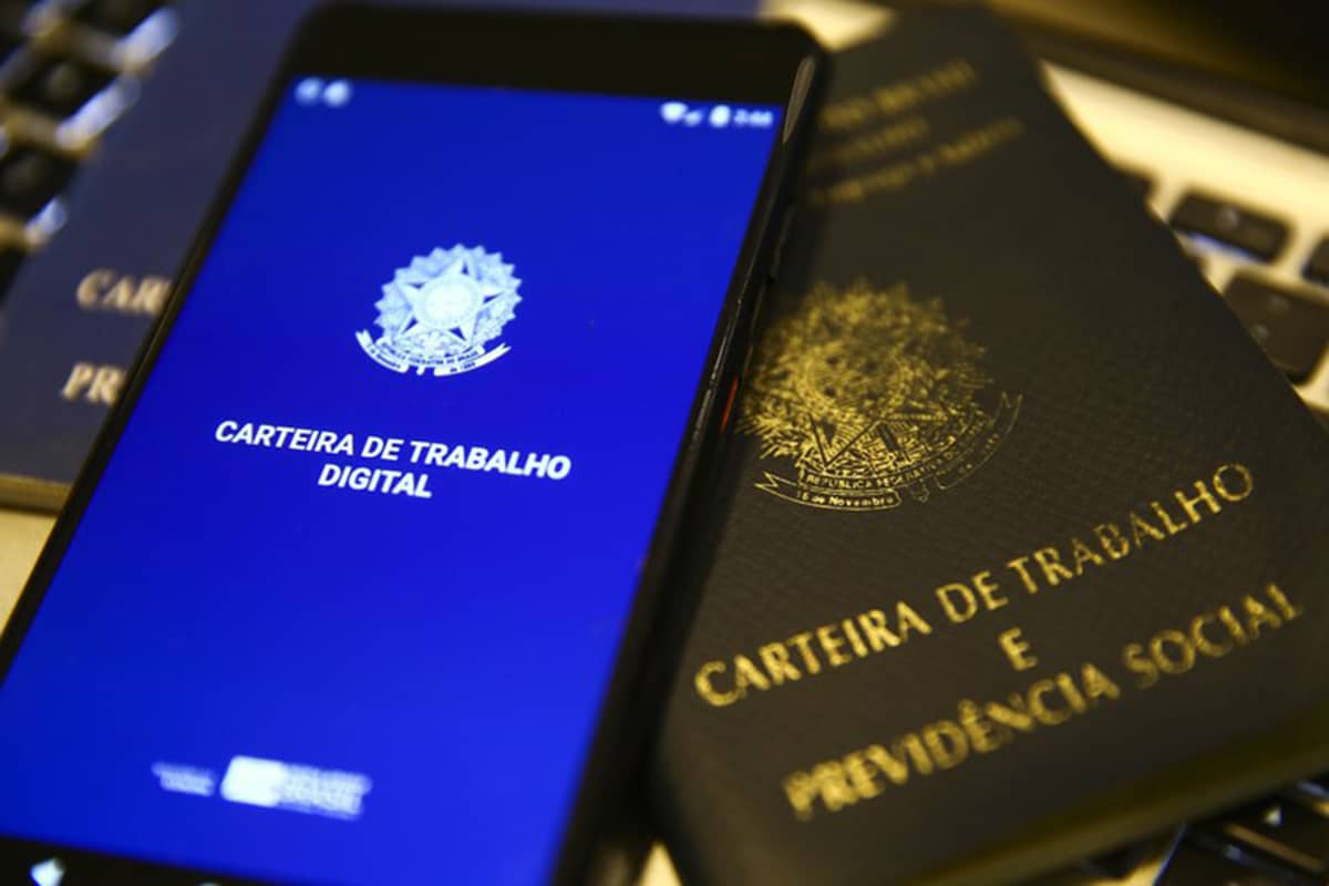 IA avança no Brasil e afeta jovens no mercado de trabalho
