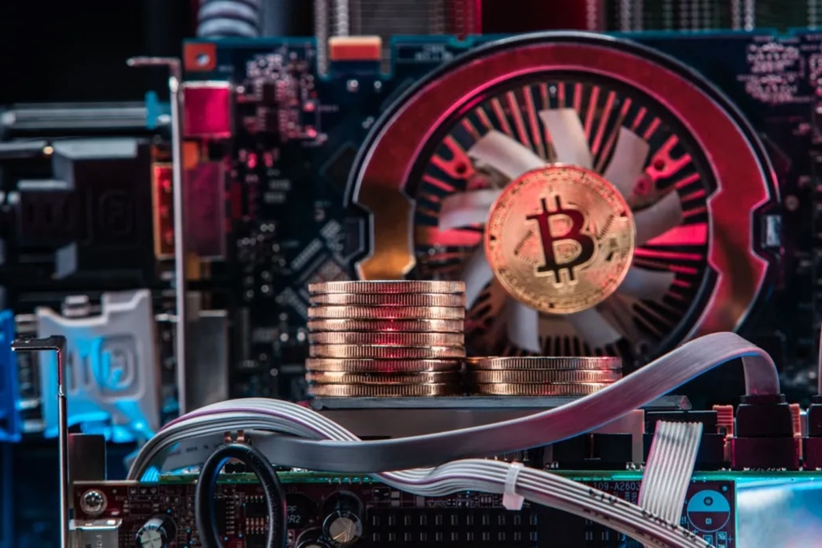 Mineração de Bitcoin se concentra, enquanto IA pode se descentralizar