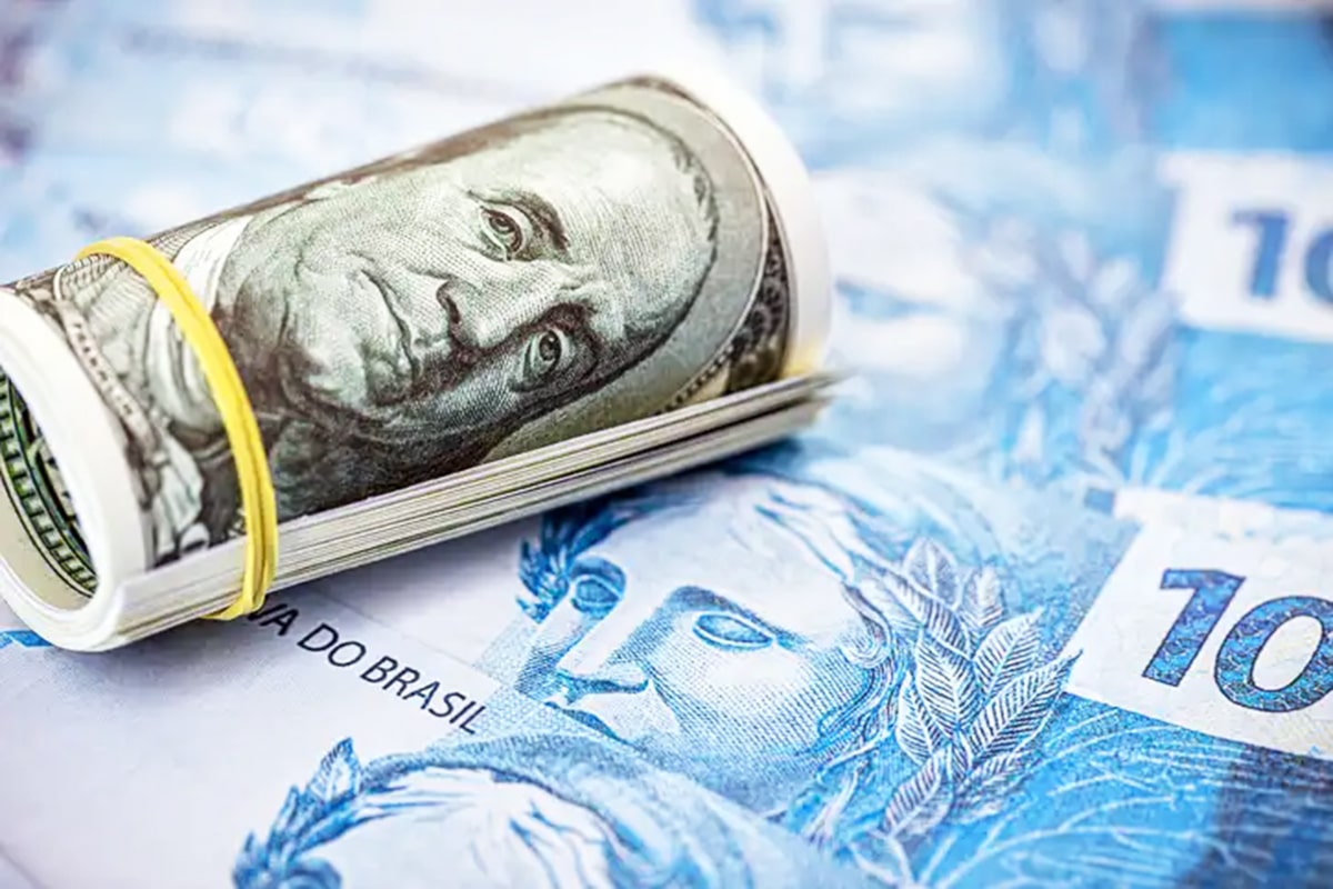 Brasileiros aportam 16% das economias em dólar
