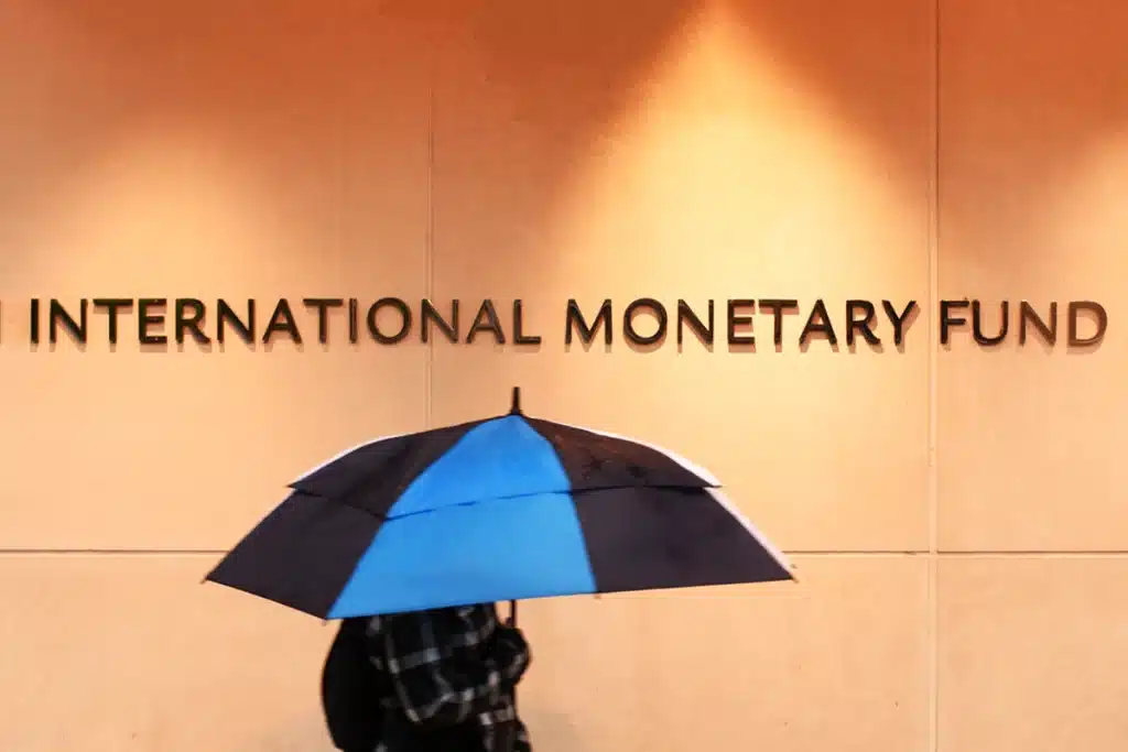 FMI alerta para riscos monetários e corridas cambiais