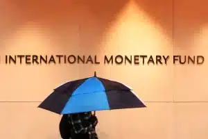 FMI alerta para riscos monetários e corridas cambiais