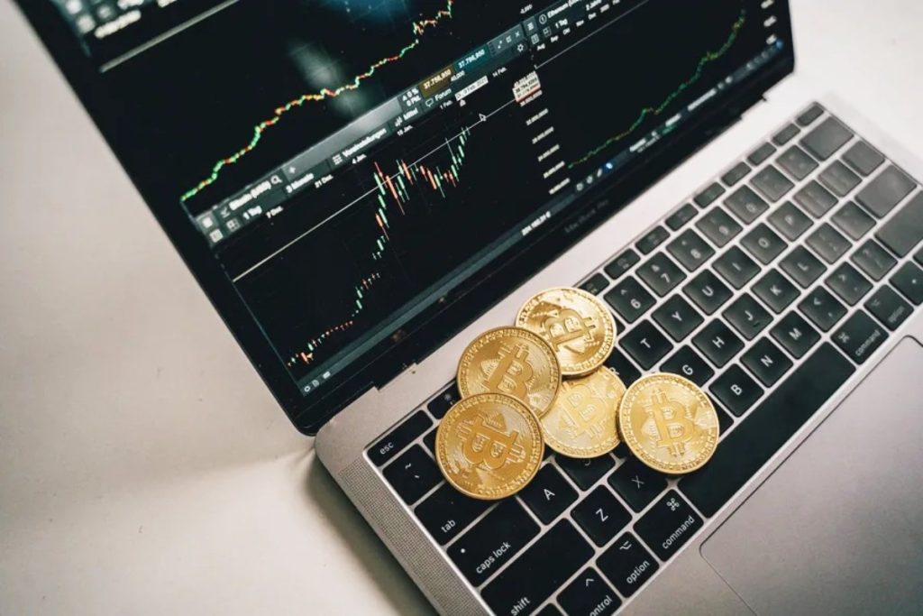 Wall Street e as criptomoedas disputam espaço no mercado